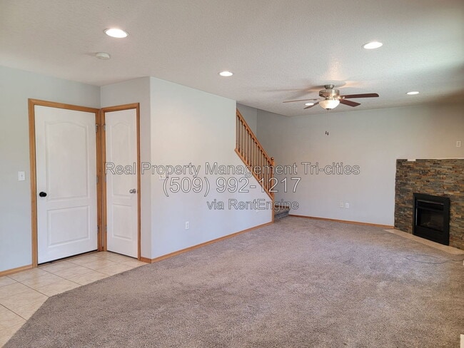 Building Photo - 476 Satus St