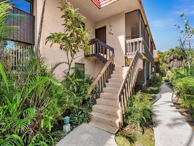 Building Photo - 770 NE 199th St