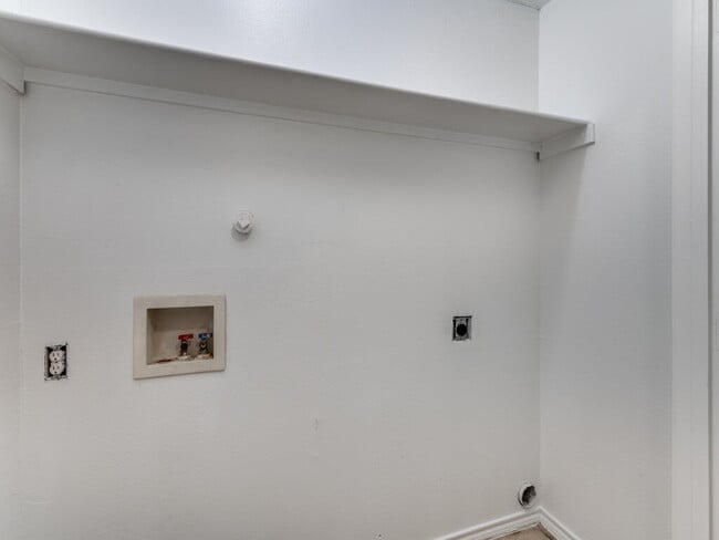 Building Photo - 4516 Alamosa St