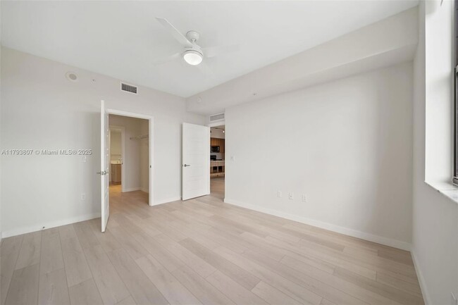 Building Photo - 555 NE 8th St
