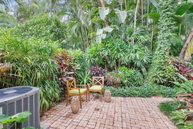 Building Photo - 226 Chilean Ave