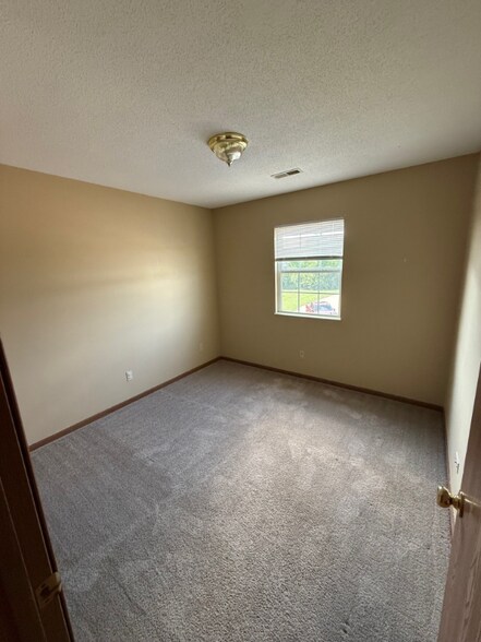 Building Photo - 801 Brittany Ct