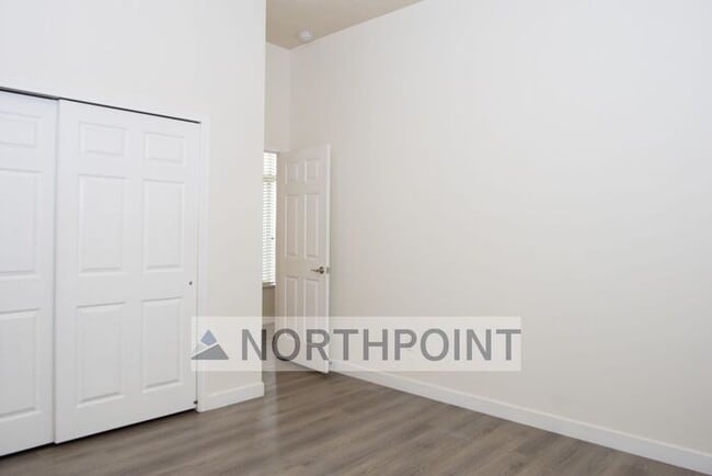 Building Photo - 2BR w/ Underground Parking Near TRAX