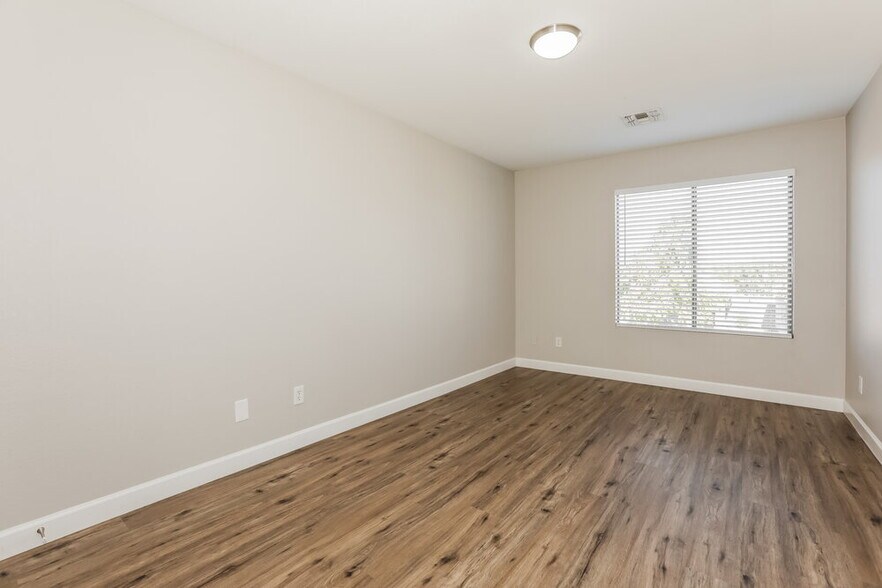 Building Photo - 1071 E Desert Moon Trail