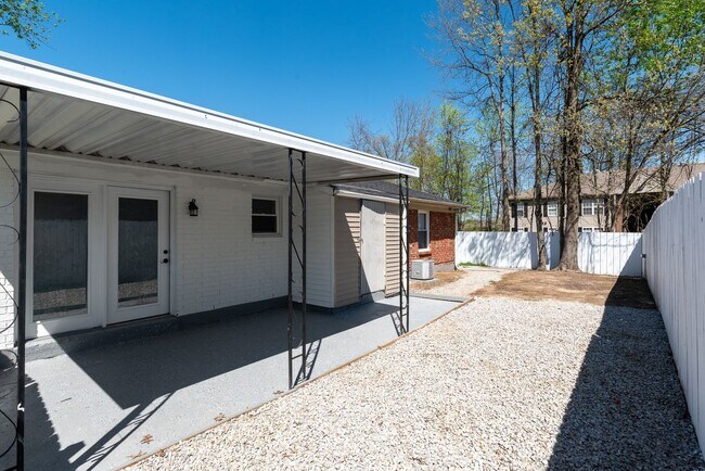 Building Photo - Beautifully Updated 3BR Home with Fenced Yard & Covered Porch