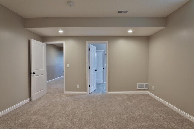 Building Photo - 1412 Leesland Dr