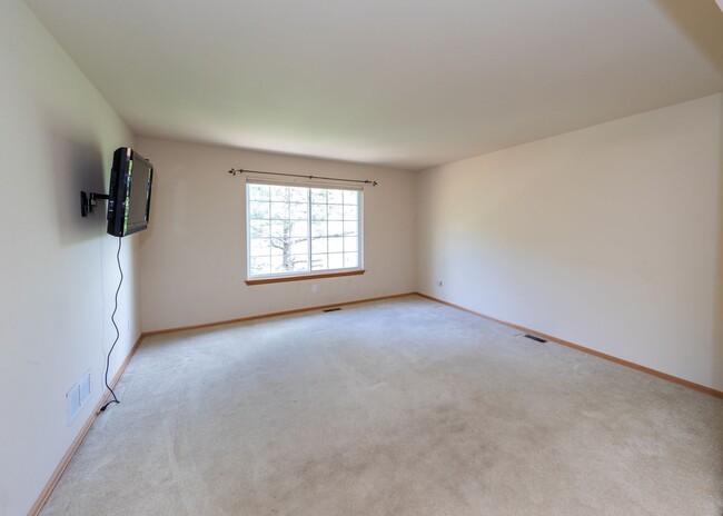 Building Photo - *COMING SOON* 5 Bedroom Broadmoor Beauty A...