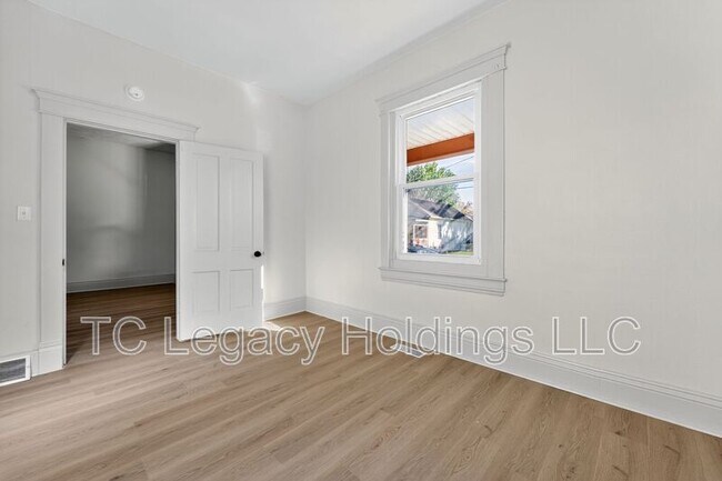 Building Photo - 115 Martin St