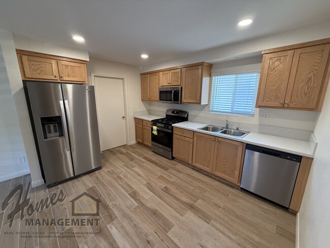 Building Photo - 787-789 N Alda Dr