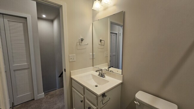 Building Photo - 549 Westport St