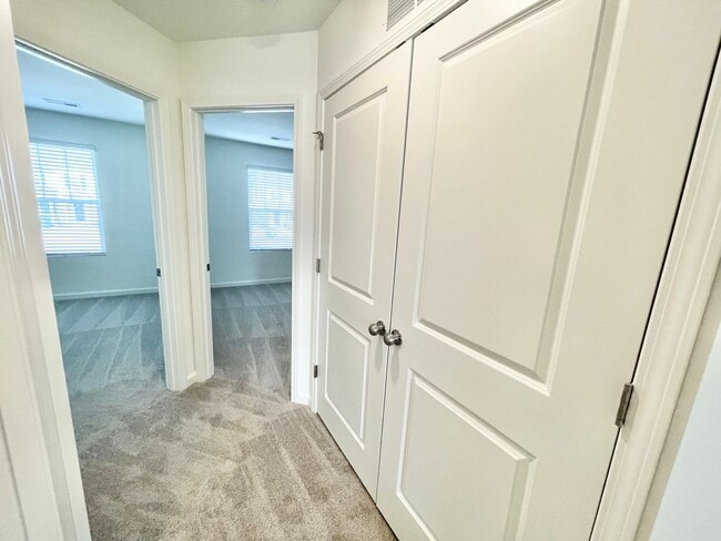 Building Photo - Charming Townhome community   3br 2.5ba with a cooks kitchen with island minutes from I-85 and sh...