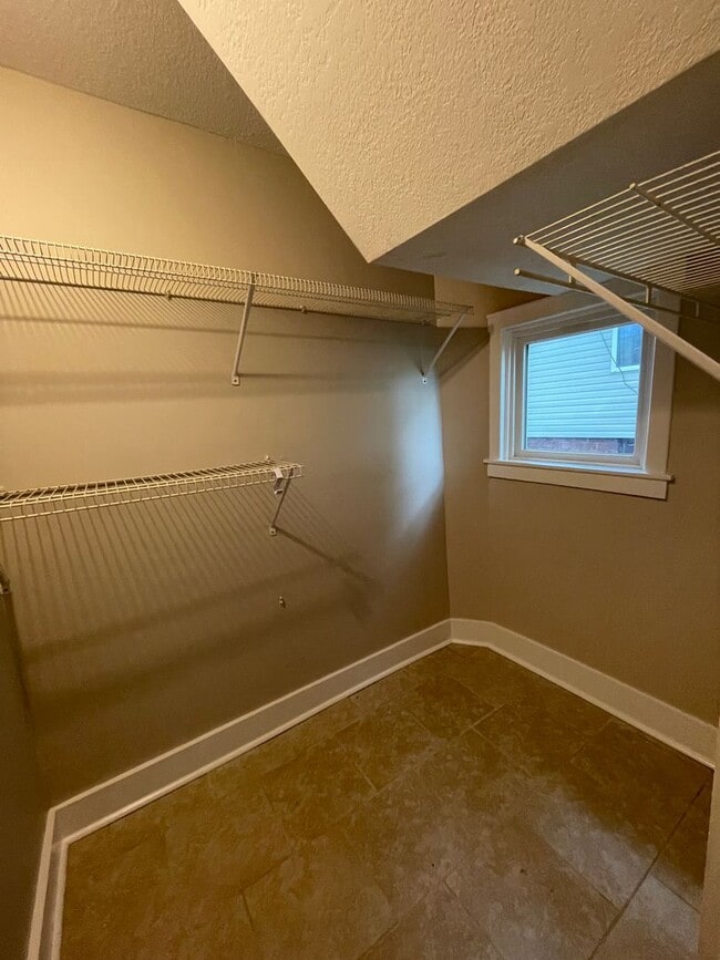 Building Photo - 2 Bedroom Near ESU!