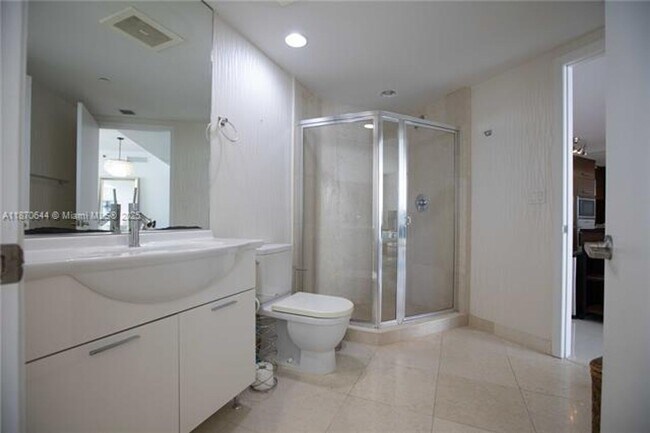 Building Photo - 475 Brickell Ave
