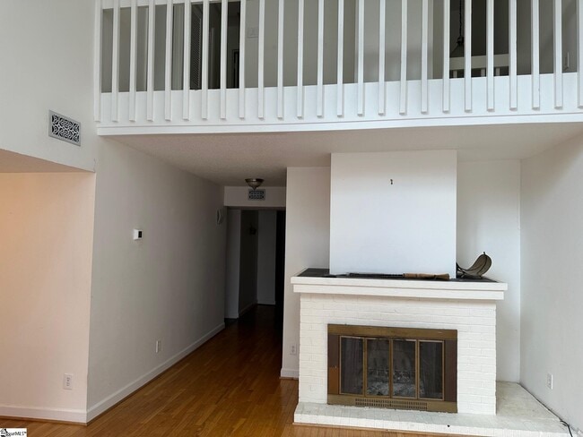 Building Photo - 126 Inglewood Way