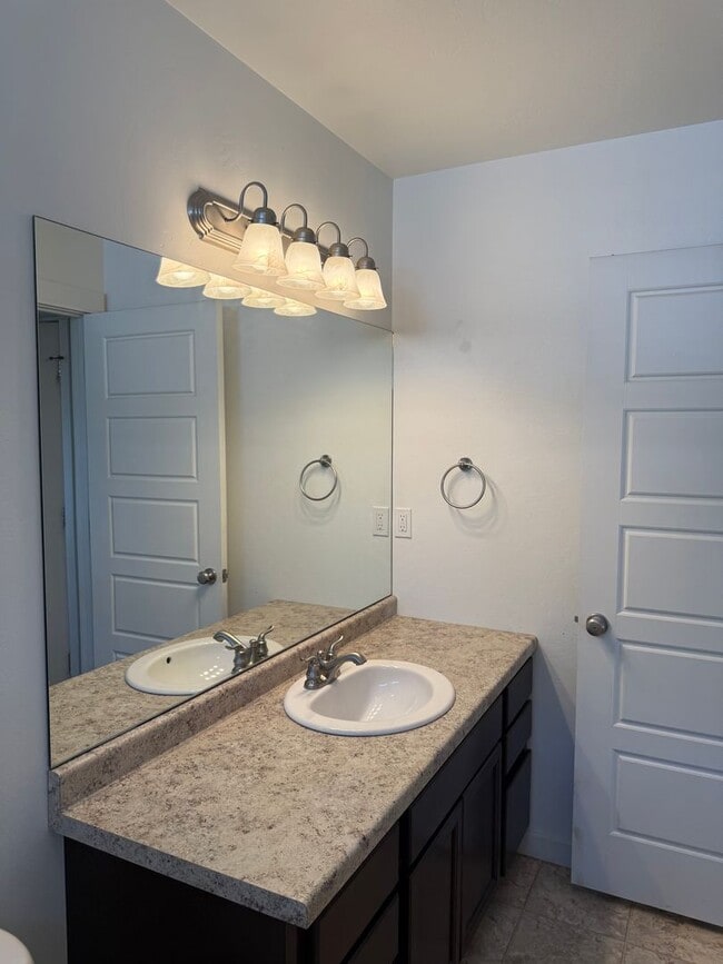 Building Photo - Charming 3BR/2BA Pet-Friendly Home in Vall...