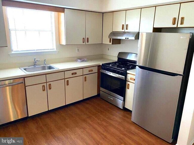 Building Photo - 19 Barclay Ct