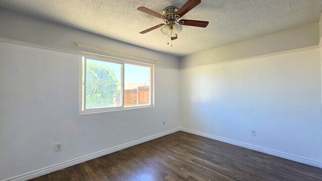 Building Photo - 124 N 12th Ave