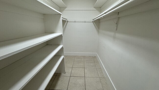 Building Photo - 840 S 63rd Ave