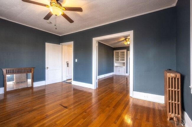 Building Photo - Historic Apartment near downtown with a vi...
