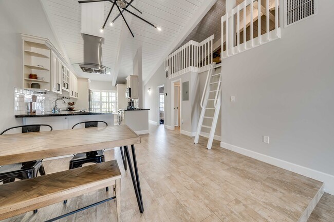 Building Photo - 2250 Buttonwood Ave