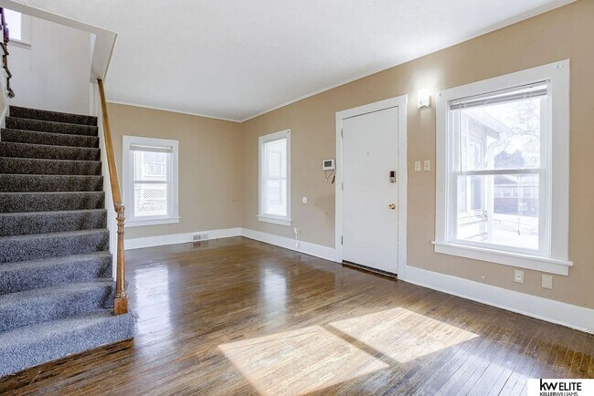 Building Photo - Charming  Home For Rent