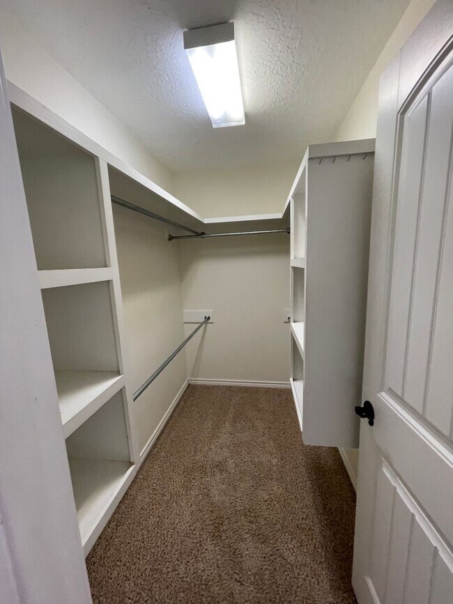 Building Photo - Spacious 4 Bed 2 Bath! Mesa School District!