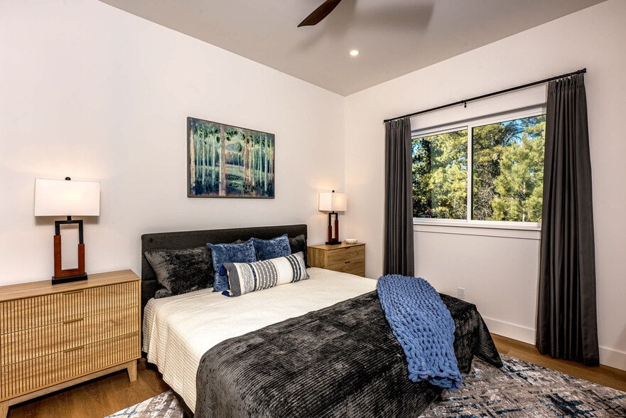 Building Photo - 3373 Mountain View Blvd