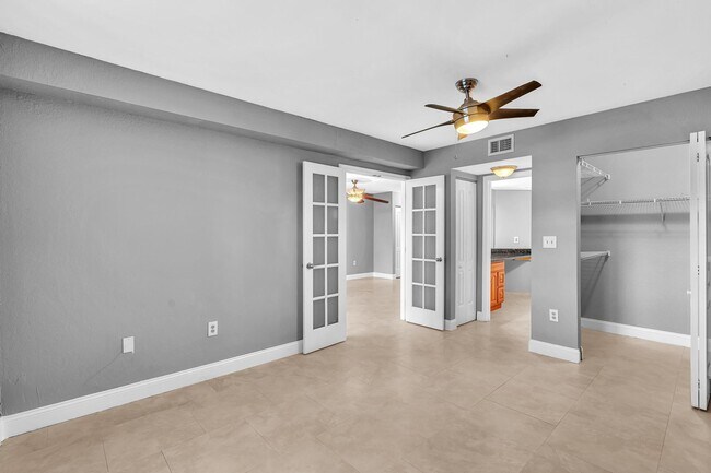 Building Photo - 2820 N Oakland Forest Dr
