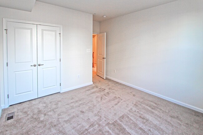 Building Photo - 13652 Endeavour Dr