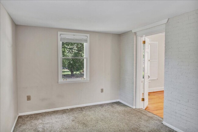 Building Photo - 3551 Overlook Ave