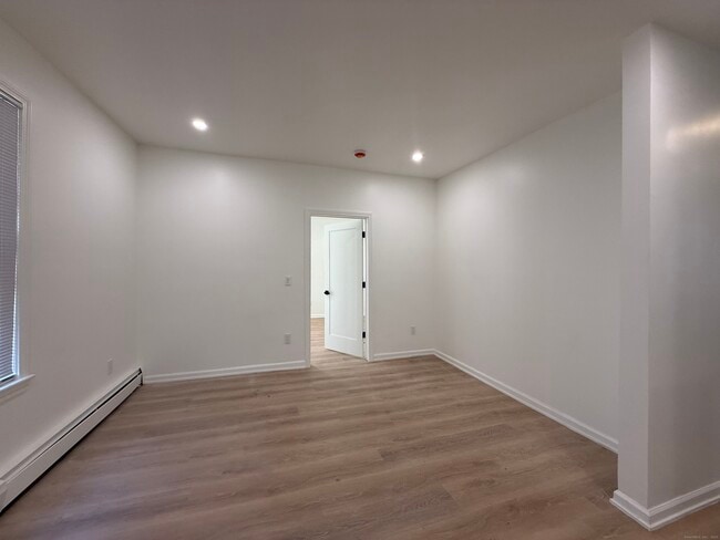 Building Photo - 45 Mahl Ave