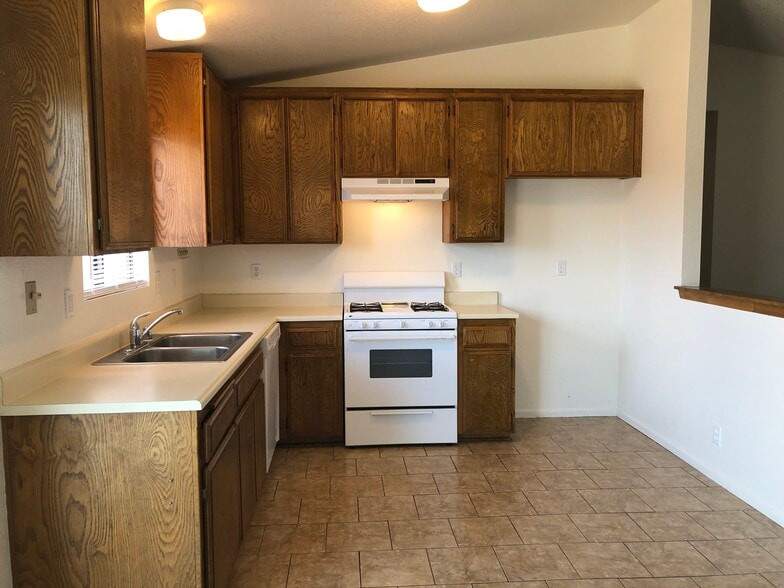 Building Photo - 22578 El Centro Rd