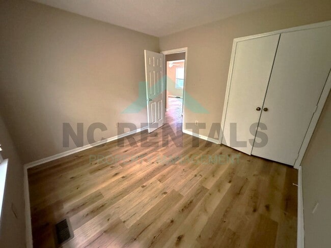 Building Photo - 663 Sunnybrook Rd