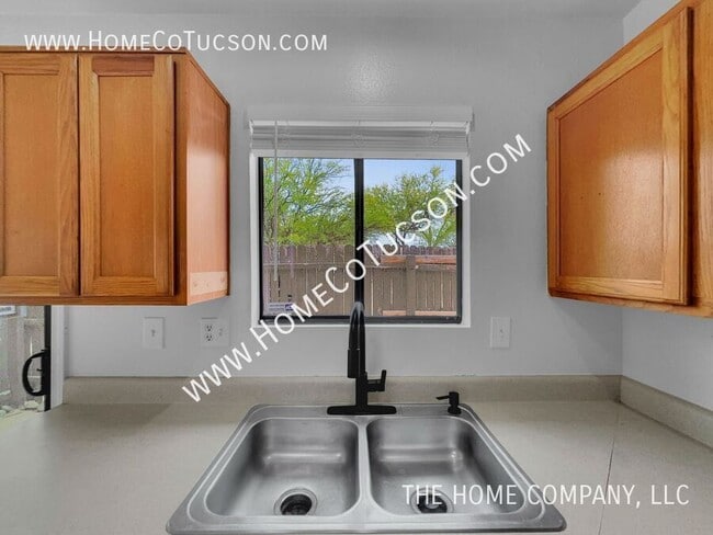 Building Photo - 2525 N Fair Oaks Ave