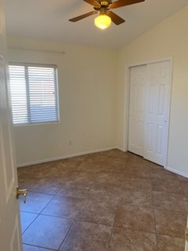 Building Photo - Spacious 4BR House in Tucson