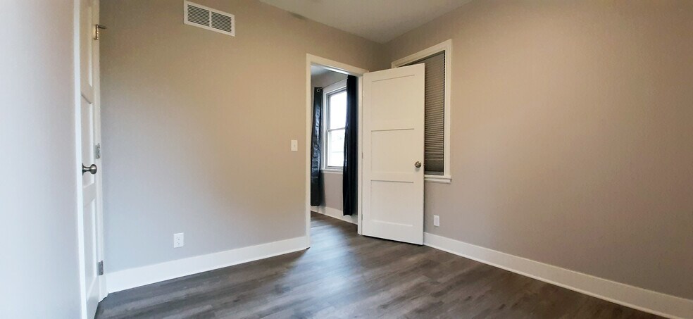 Building Photo - 207 14th Ave. NE