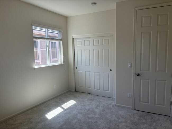 Building Photo - 5558 Kennedy Pl