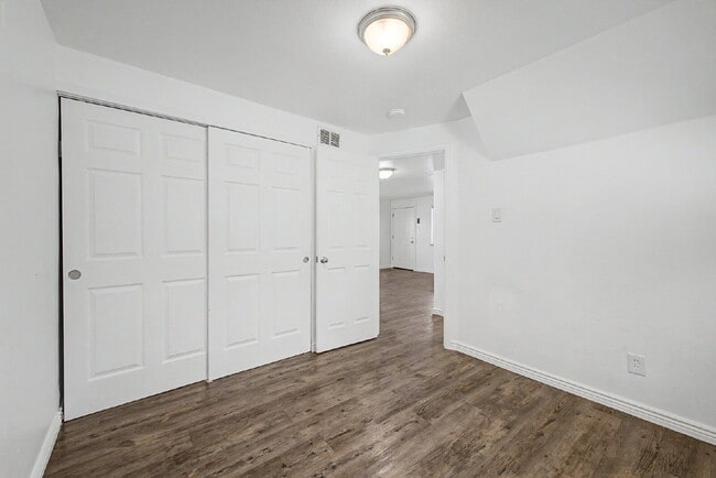 Building Photo - Garden Level 2 bedroom/1 bath for rent in Denver