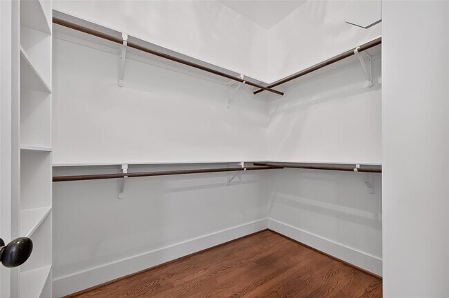Building Photo - 1042 W 25th St