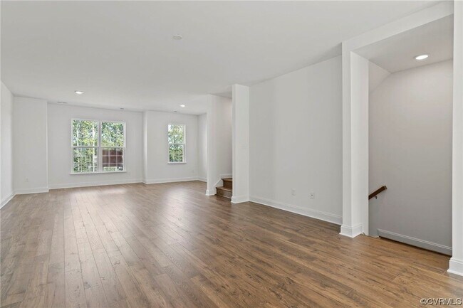 Building Photo - 13808 Village View Dr