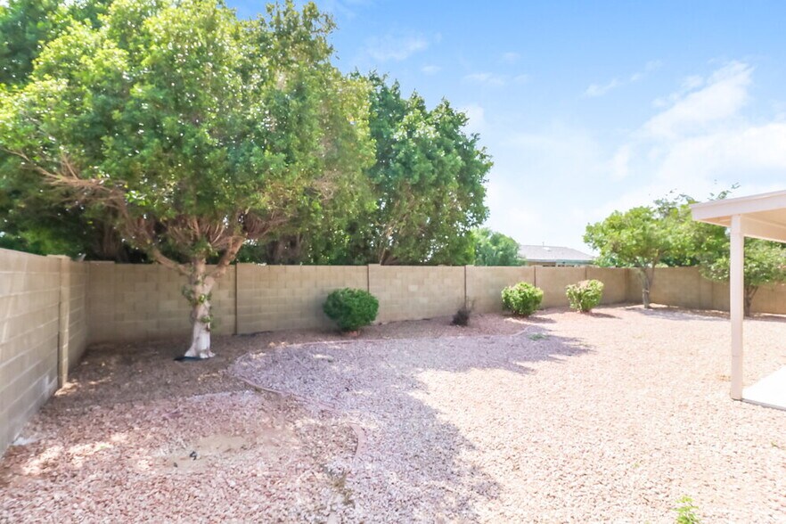 Building Photo - 5537 N 76th Dr