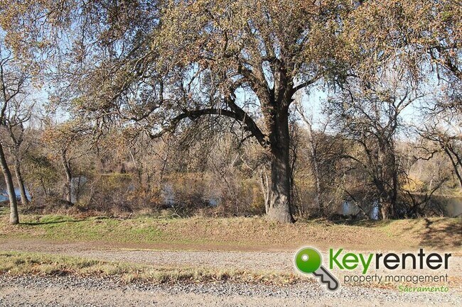 Building Photo - 2308 Rogue River Dr