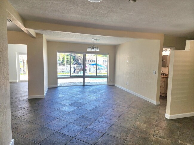 Building Photo - 191 SE 9th Ct