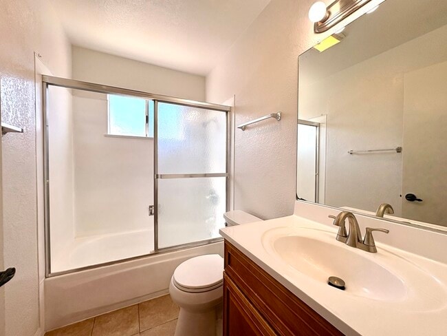 Building Photo - Beautiful 3 Bedroom, 2 full bathroom single story with HUGE backyard! For rent in Sacramento