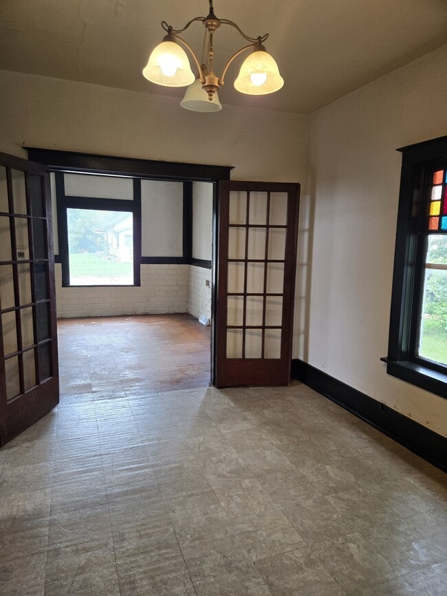 Building Photo - 1009 3rd Ave