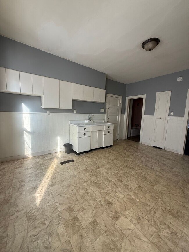 Building Photo - 51 James St