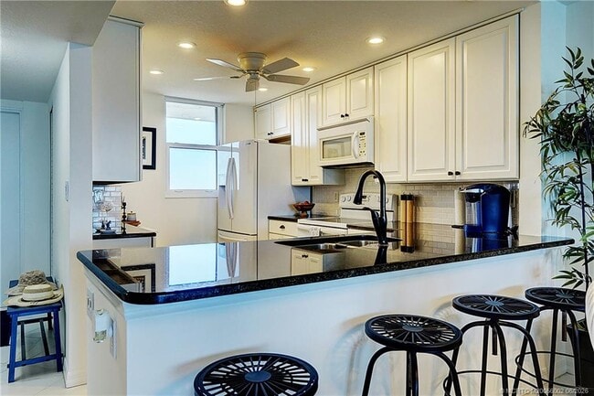 Building Photo - 9940 S Ocean Dr