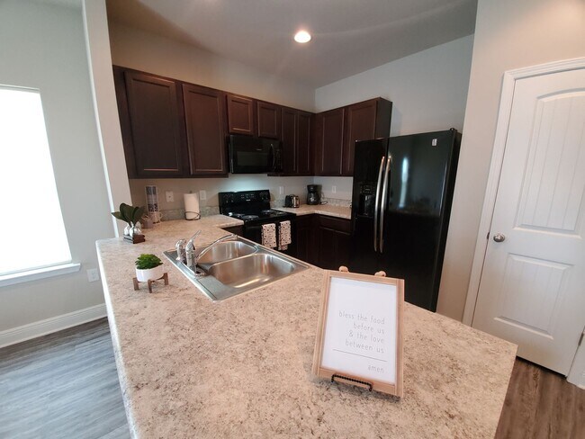 Building Photo - 5764 Callaway Cir