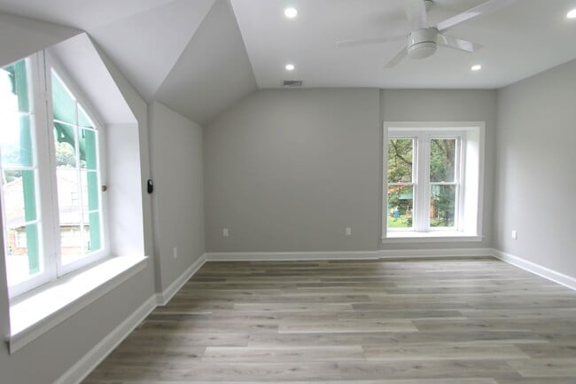 Building Photo - 5925-31 Devon Pl