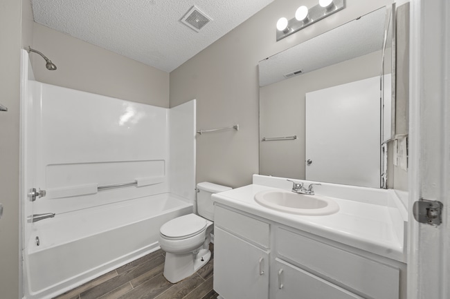 Building Photo - 2431 Hill St